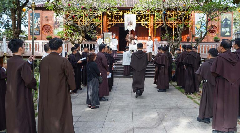 Hành Hương tới đền kính Thánh Phanxico Assisi