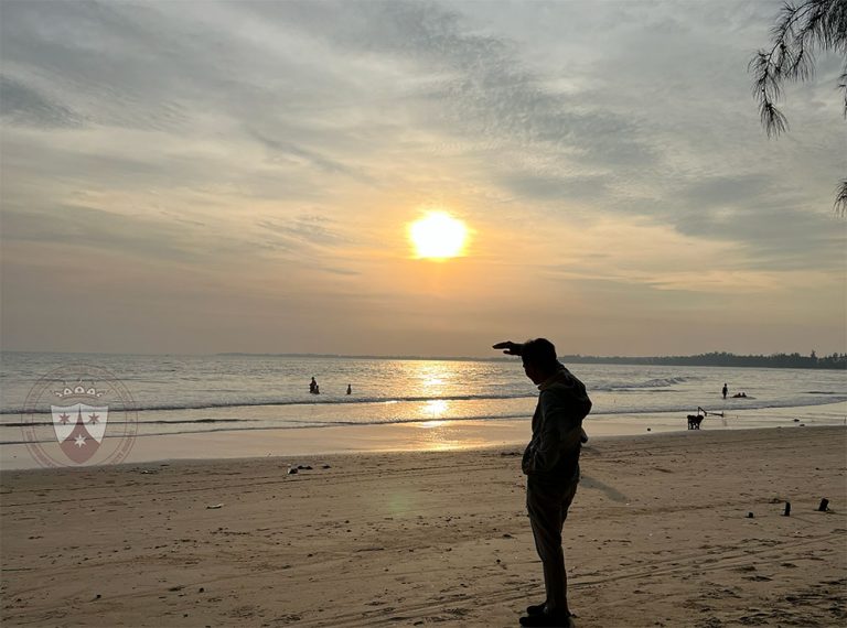 Con Thuyền Đời Ta Giữa Biển Đêm