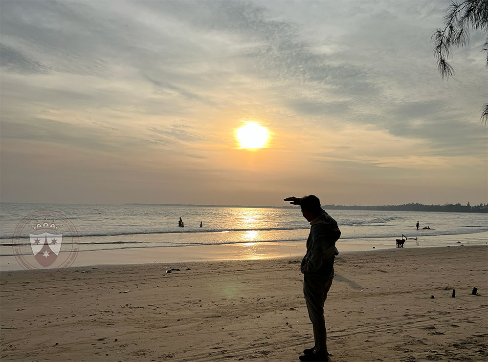 Con Thuyền Đời Ta Giữa Biển Đêm